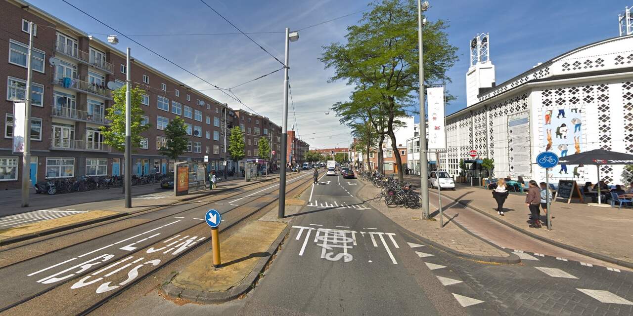 Twee gewonden bij botsing tussen taxi en personenauto Bos en Lommerweg