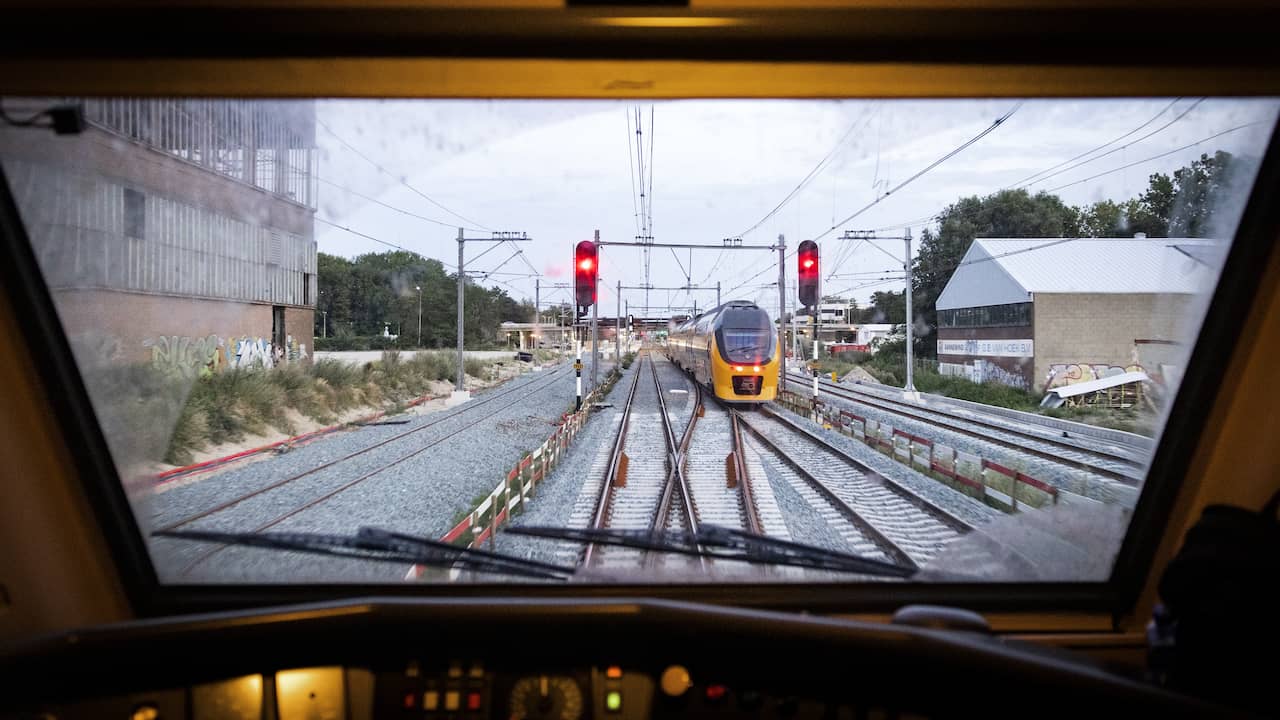 Nieuwe Dienstregeling NS Gaat Vandaag In: Minder Treinen Door ...