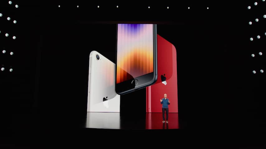 Apple onthult goedkopere iPhone en nieuw type Mac-computer