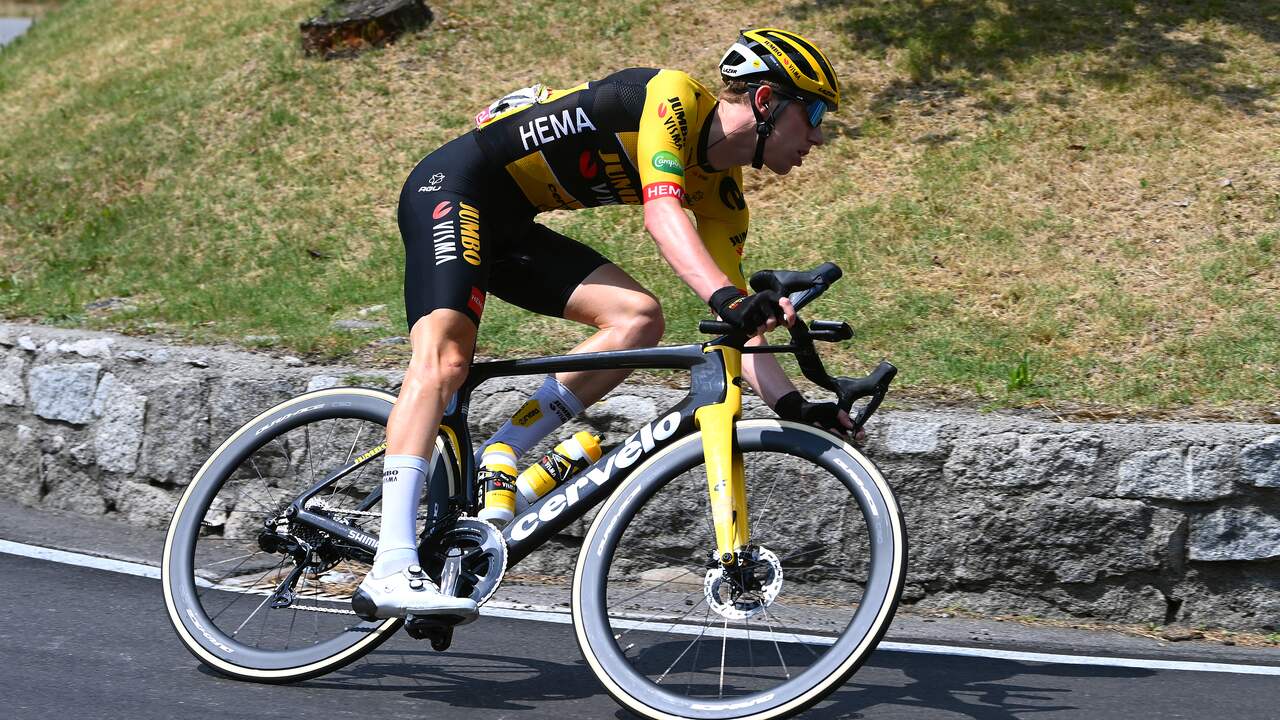Pascal Eenkhoorn reed afgelopen jaar zijn eerste grote ronde. Tijdens de Giro d'Italia 2022 reed hij voor Jumbo-Visma.