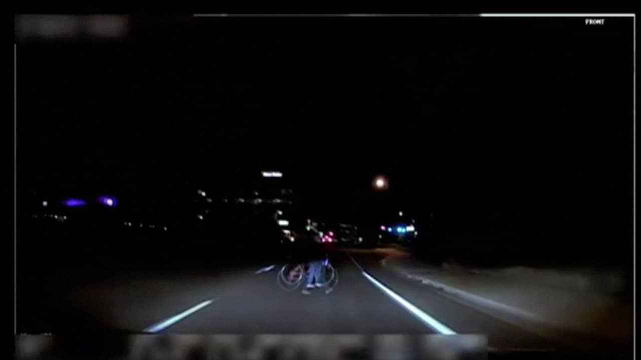 Beeld uit video: Politie VS geeft beelden vrij van redding man uit brandende auto