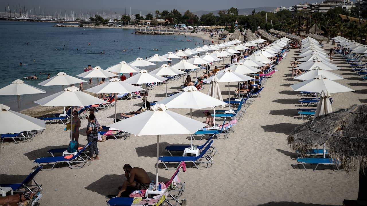 Greece rolls out beach towel for tested or immune tourist |  NOW