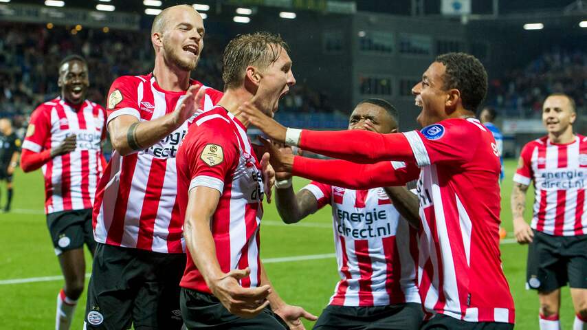 De Jong schiet PSV in blessuretijd naar zwaarbevochten zege op PEC