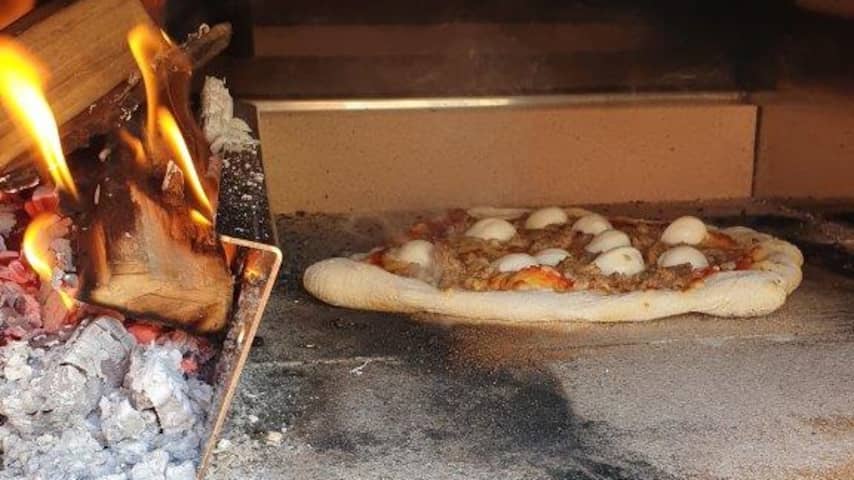 De klusser: 'Ons vakantiegeld is naar klussen en een pizza-oven gegaan'
