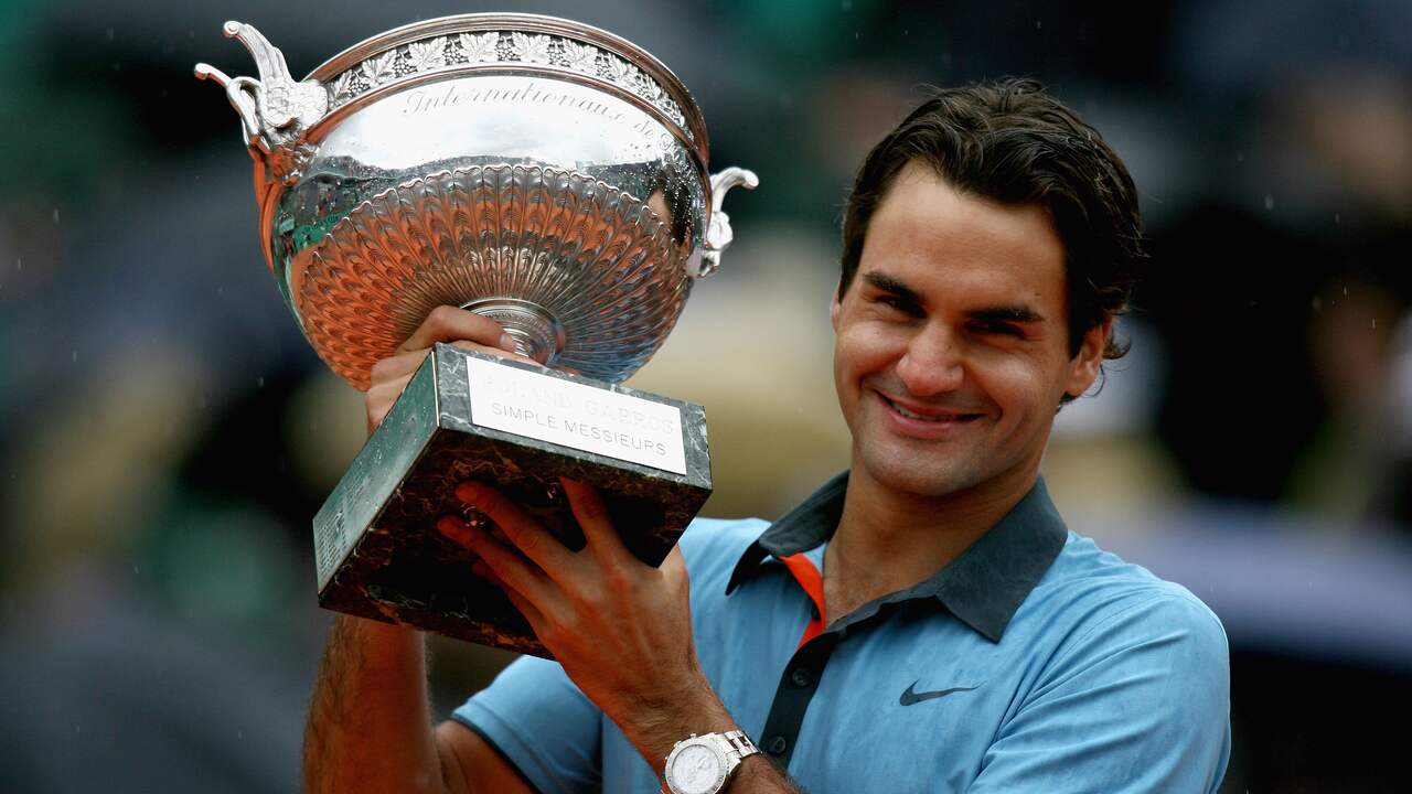 Roger Federer na het winnen van Roland Garros in 2009, de Grand Slam-titel waar hij het langst op moest wachten.
