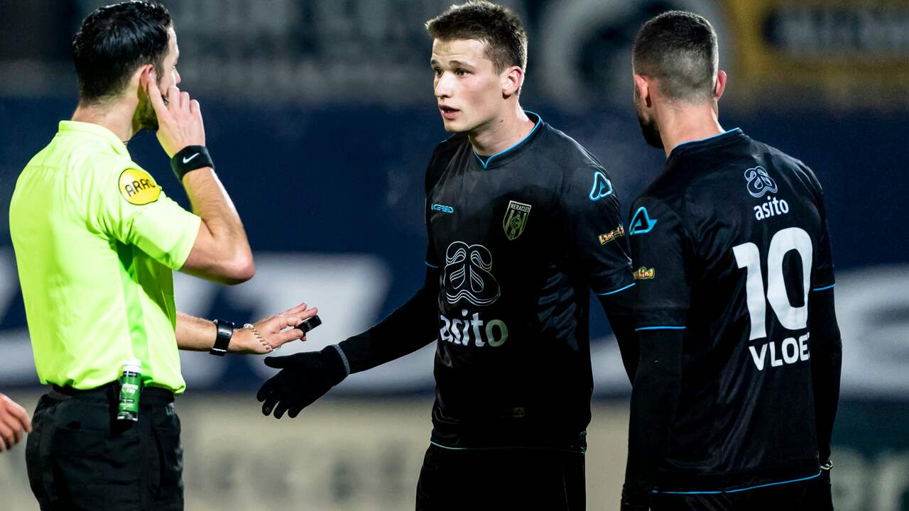 Heracles Almelo gaf tegen PEC Zwolle een 0-2-voorsprong weg.