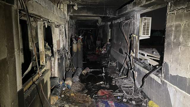 De ravage na de fatale brand in het Ibn Al Khatib-ziekenhuis in Bagdad.