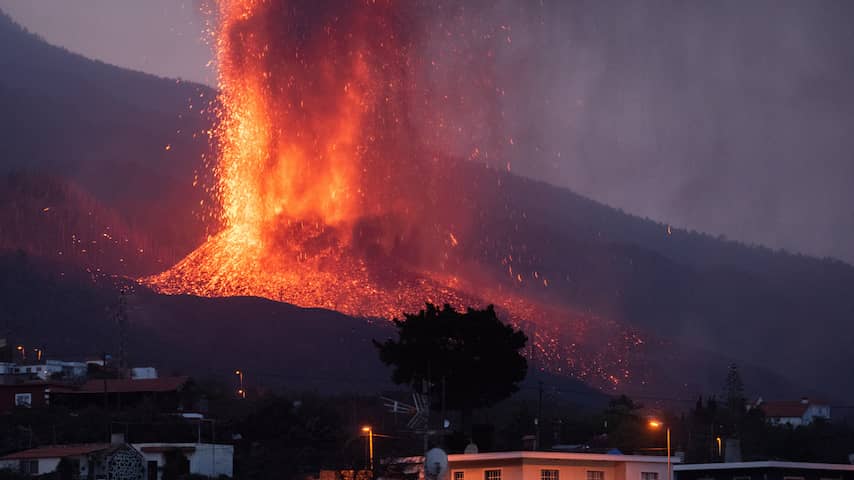 Nieuwe lavastroom La Palma bereikt zeven weken na uitbarsting zee