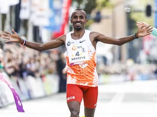 Abdi Nageeye verbaast zichzelf in Rotterdam: 'Mijn makkelijkste marathon ooit'