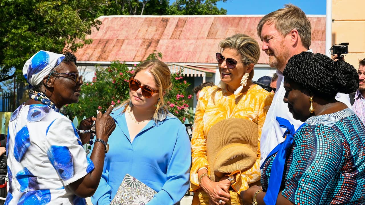 Beeld uit video: Prinses Amalia krijgt slavenkraal op Sint Eustatius
