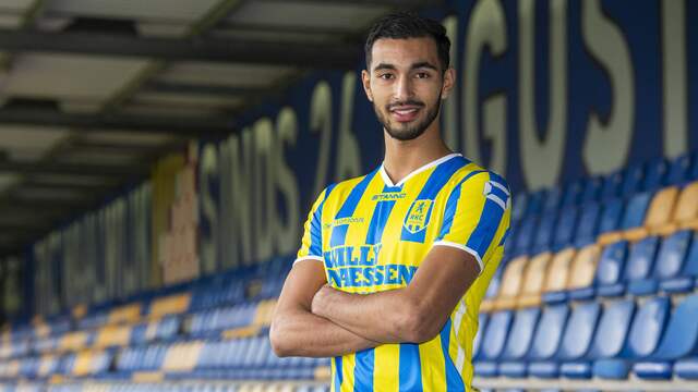 Middenvelder Yassin Oukili tekent in Waalwijk een contract voor 2,5 jaar.