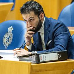 Advocaat verdachte haalt uit naar VVD’er Ellian na uitspraken over zaak-De Vries