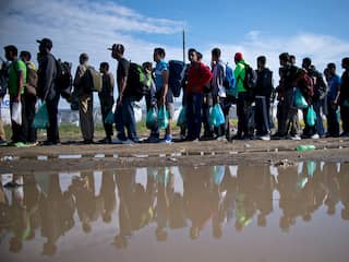 Het aantal migranten dat land ontvlucht houdt aan