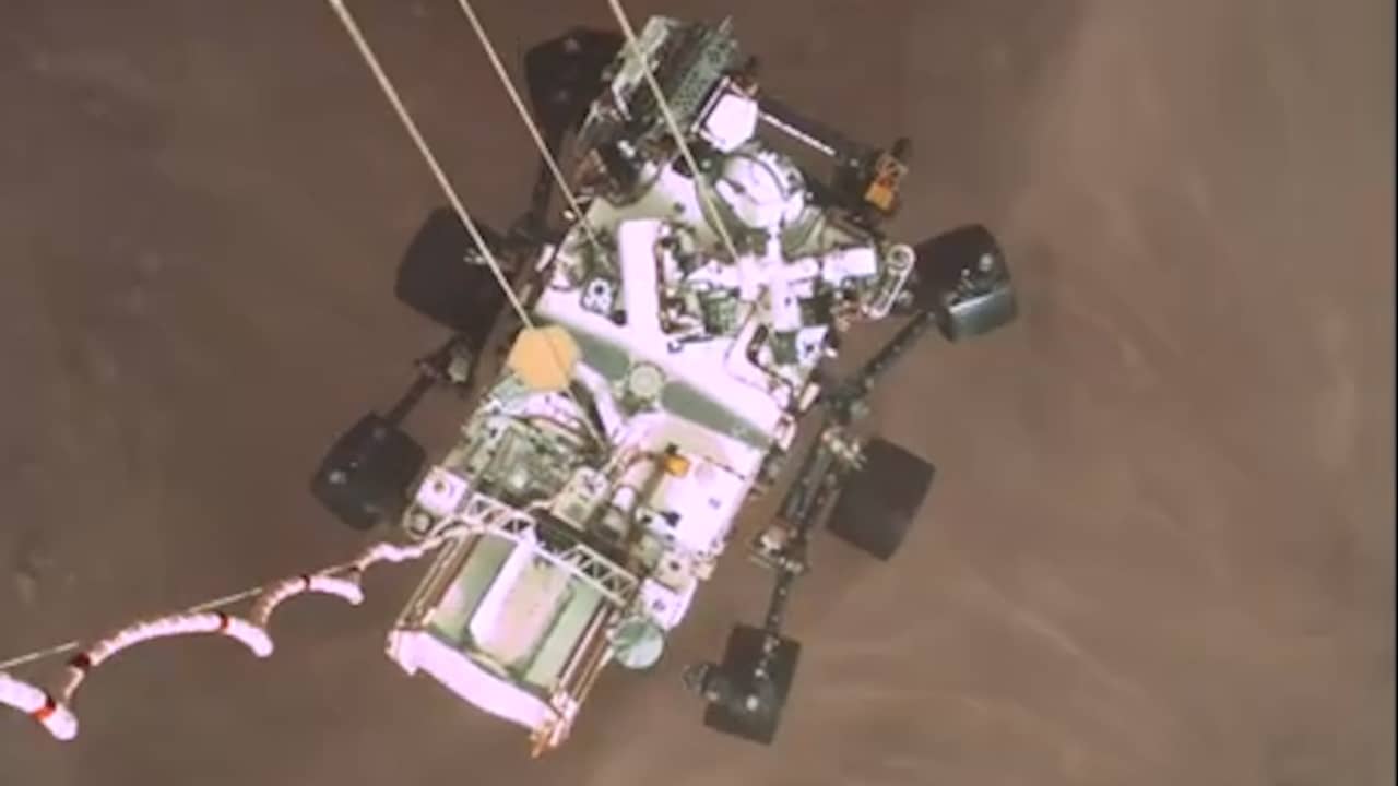 Beeld uit video: NASA deelt nieuwe beelden van landing ruimtevoertuig op Mars