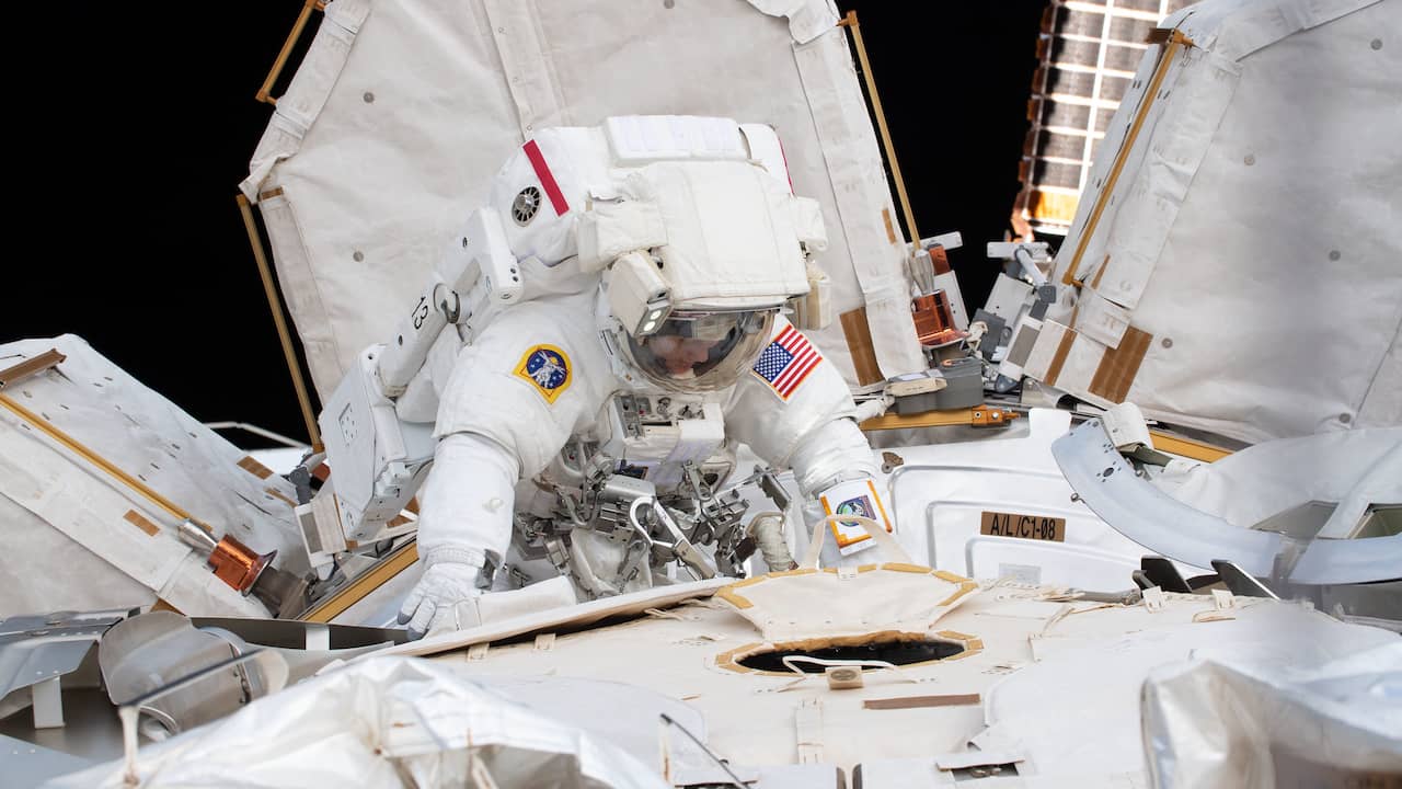 American Astronauts Are Still Taking The First Female Space Walk Teller Report