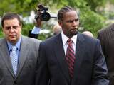 R. Kelly krijgt één jaar boven op de gevangenisstraf van 30 jaar die hij nu uitzit