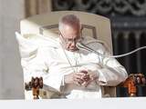 Paus bekent dat hij soms tijdens bidden een powernap doet