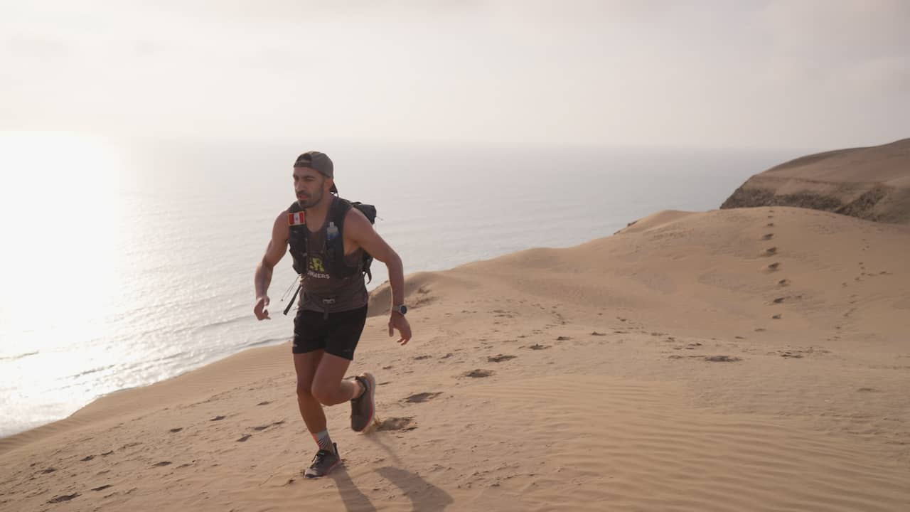 Beeld uit video: Hardloper rent 86 dagen op rij ultramarathon door Peru