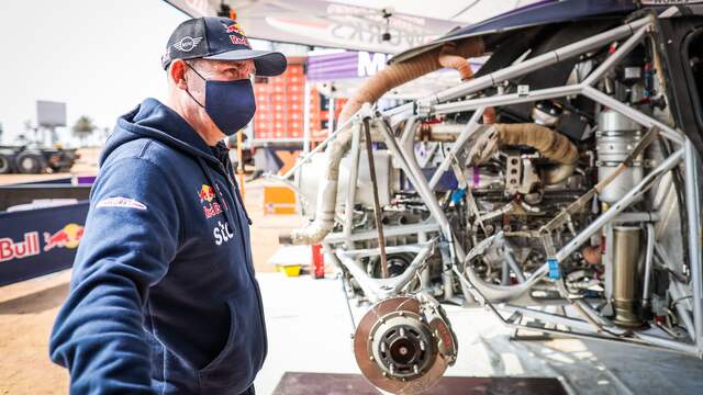 Stéphane Peterhansel is dicht bij zijn veertiende eindzege in de Dakar Rally.