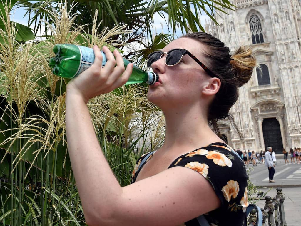 Nucheckt Is Koolzuurhoudend Water Slecht Voor Je Gebit Nu Het Laatste Nieuws Het Eerst Op Nu Nl