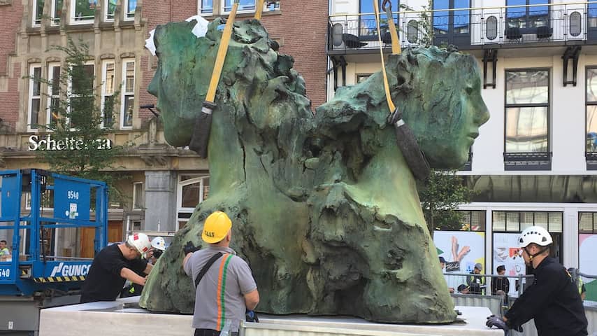 Vier Meter Hoge Fontein Aangekomen Op Rokin Amsterdam Nu Nl