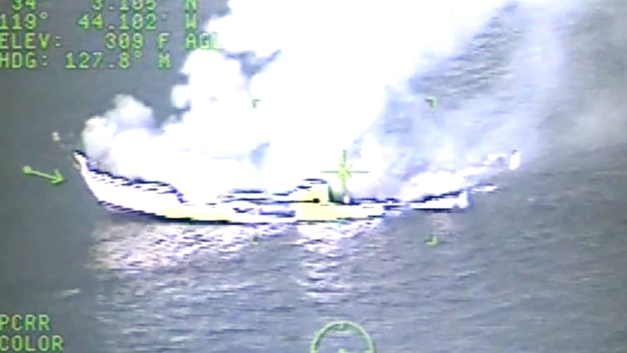 Kustwacht deelt beelden van fatale scheepsbrand in Californië
