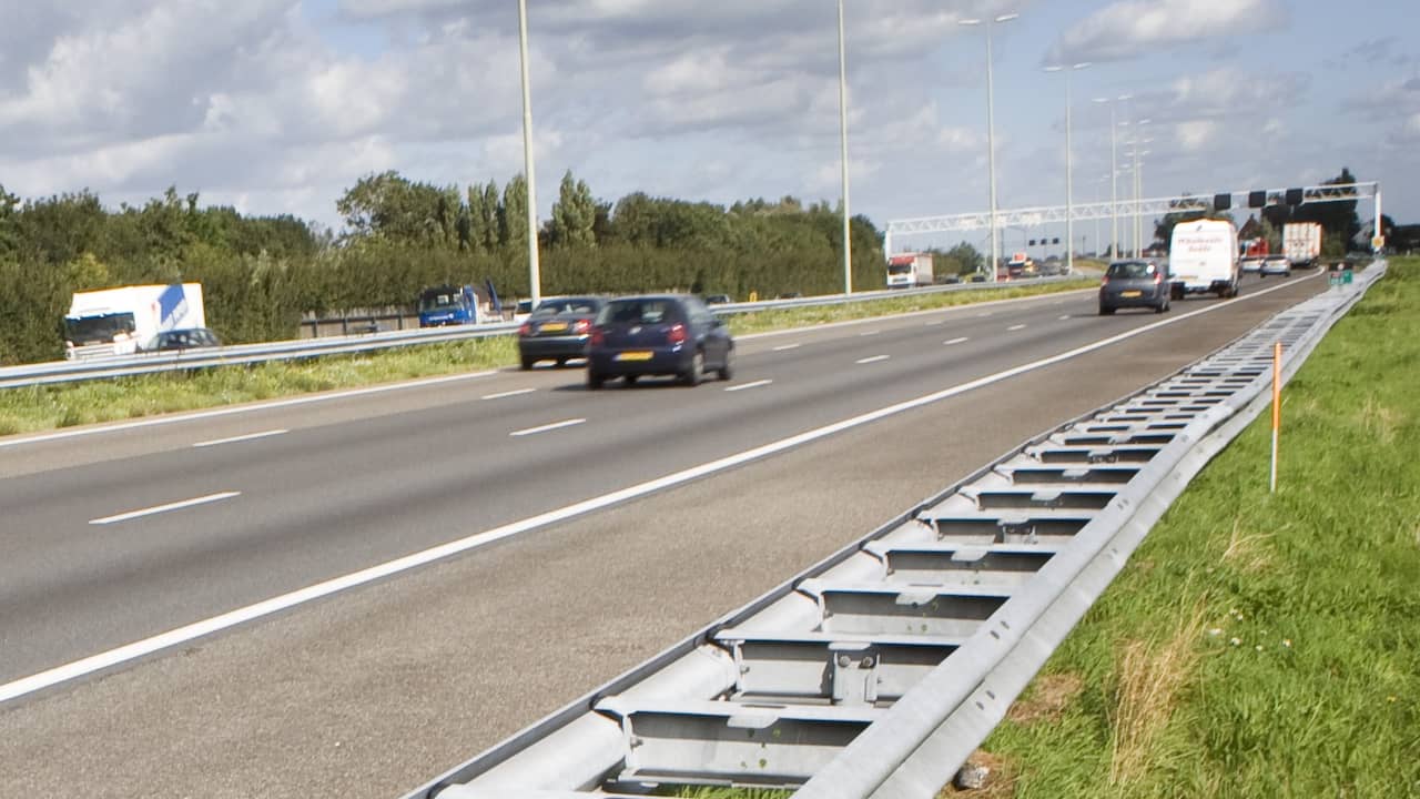 Police Collect Large Amount of Banknotes from Road After Accident on A44 near Oegstgeest