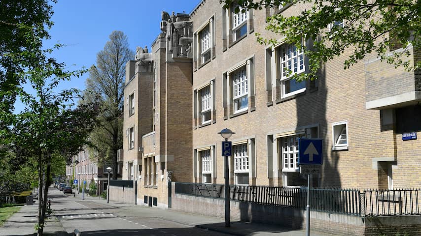 Berlage Lyceum Amsterdam Dicht Door Stijging Aantal Coronabesmettingen