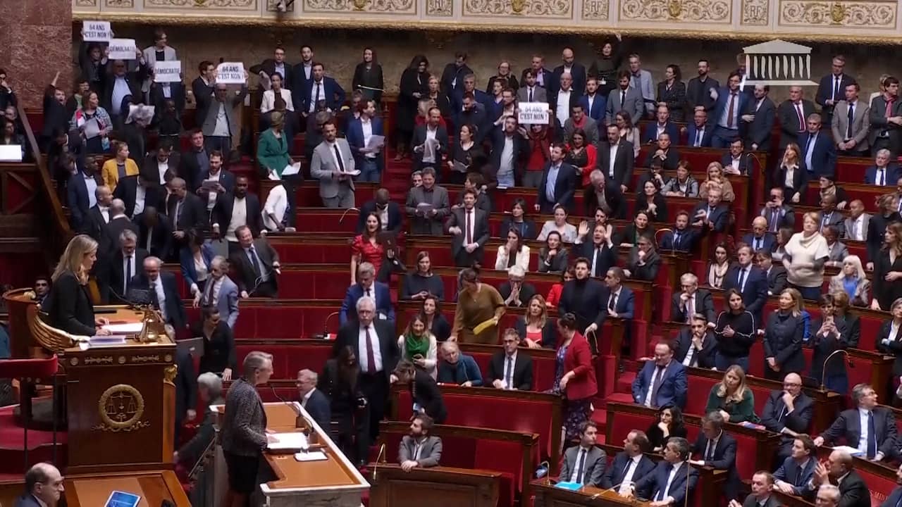 Beeld uit video: Franse parlementariërs joelen om omstreden pensioenhervorming