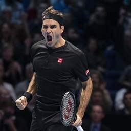 Federer naar halve eindstrijd ATP Finals na overtuigende zege op Djokovic