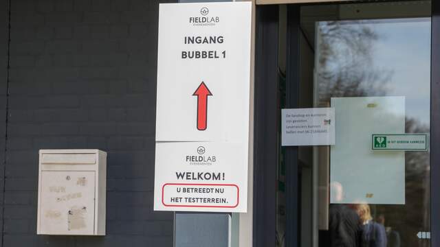 Bij de wedstrijd van NEC werd een test van Fieldlab gehouden. Het publiek werd opgedeeld in zes verschillende bubbels en er wordt geregistreerd met hoeveel mensen iedereen in contact komt binnen de anderhalve meter.