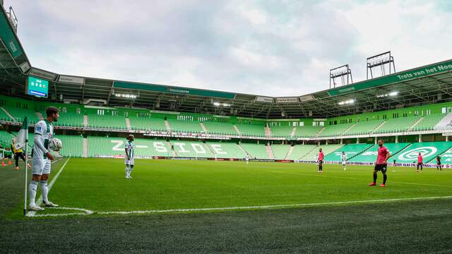 FC Groningen en Sparta hadden toestemming om supporters op grote schermen in hun stadion naar de wedstrijd te laten kijken, maar beide clubs zien daarvan af.