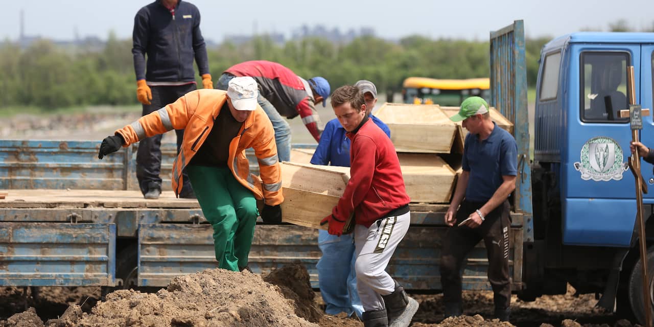 200 lichamen gevonden in Mariupol, Hongarije roept noodtoestand uit