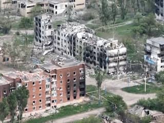Luchtbeelden tonen verwoesting in Oost-Oekraïens dorp