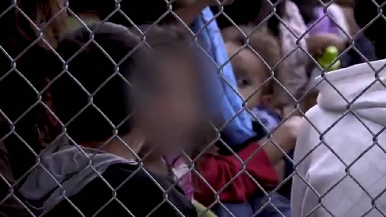 Beeld uit video: Amerikaanse overheid geeft beelden vrij van opvang immigrantenkinderen
