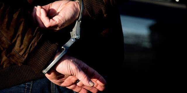 #steekincident  Slachtoffer 1 Dader 1 #steekpartij #Utrecht #Utrecht  Drugsruzie ontaardt in steekpartij in appartement In Utrecht: één gewonde en één arrestatie. via @NUnl