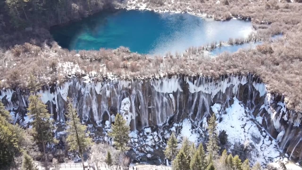 Dronebeelden Tonen Bevroren Watervallen In Chinees Park | NU.nl