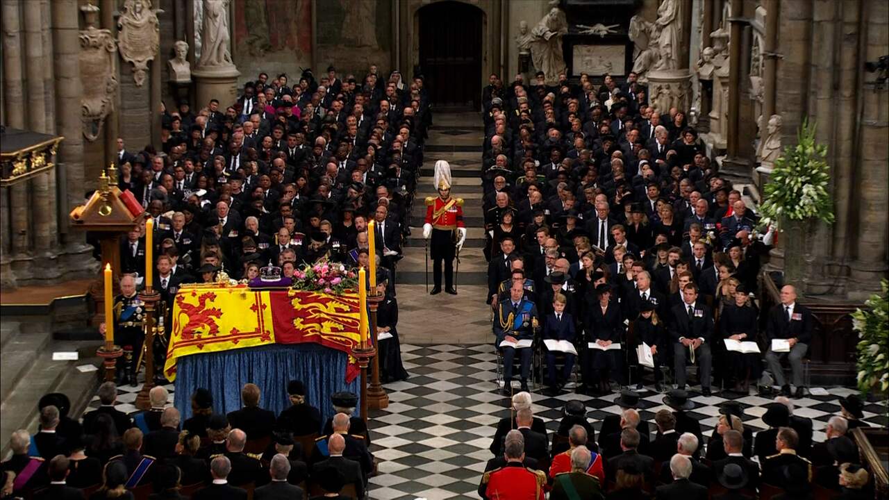 Beeld uit video: Bekijk beelden van Elizabeths begrafenis in Westminster Abbey