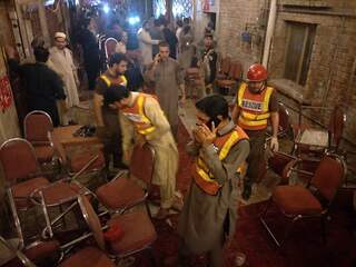Twaalf doden bij aanslag op politieke bijeenkomst Pakistan