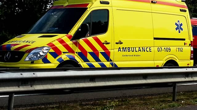 Bestuurder laat ernstig gewonde vrouw achter na ongeluk bij Berg en Terblijt. Bestuurder laat ernstig gewonde vrouw achter na ongeluk bij Berg en Terblijt.