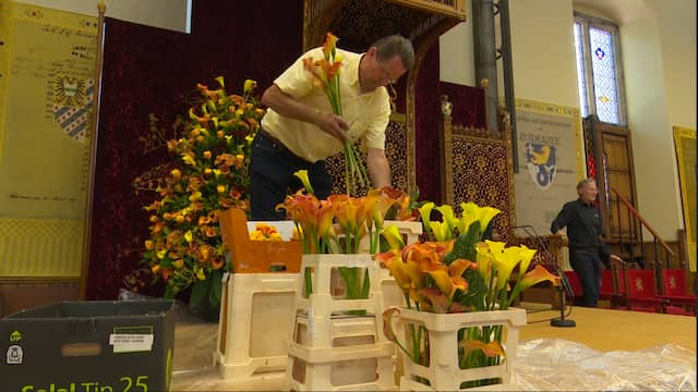 Haagse bloemist versiert Ridderzaal met talloze Calla's