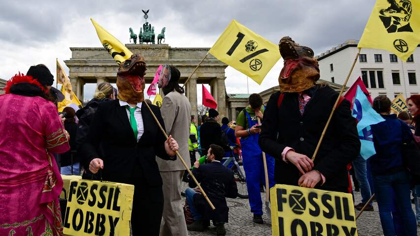 Klimaatactivisten in Berlijn beginnen met serie wegblokkades tijdens spits