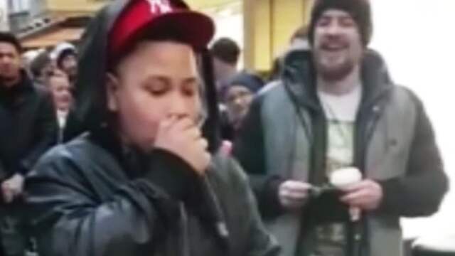 Jongen van 13 kan bizar goed beatboxen