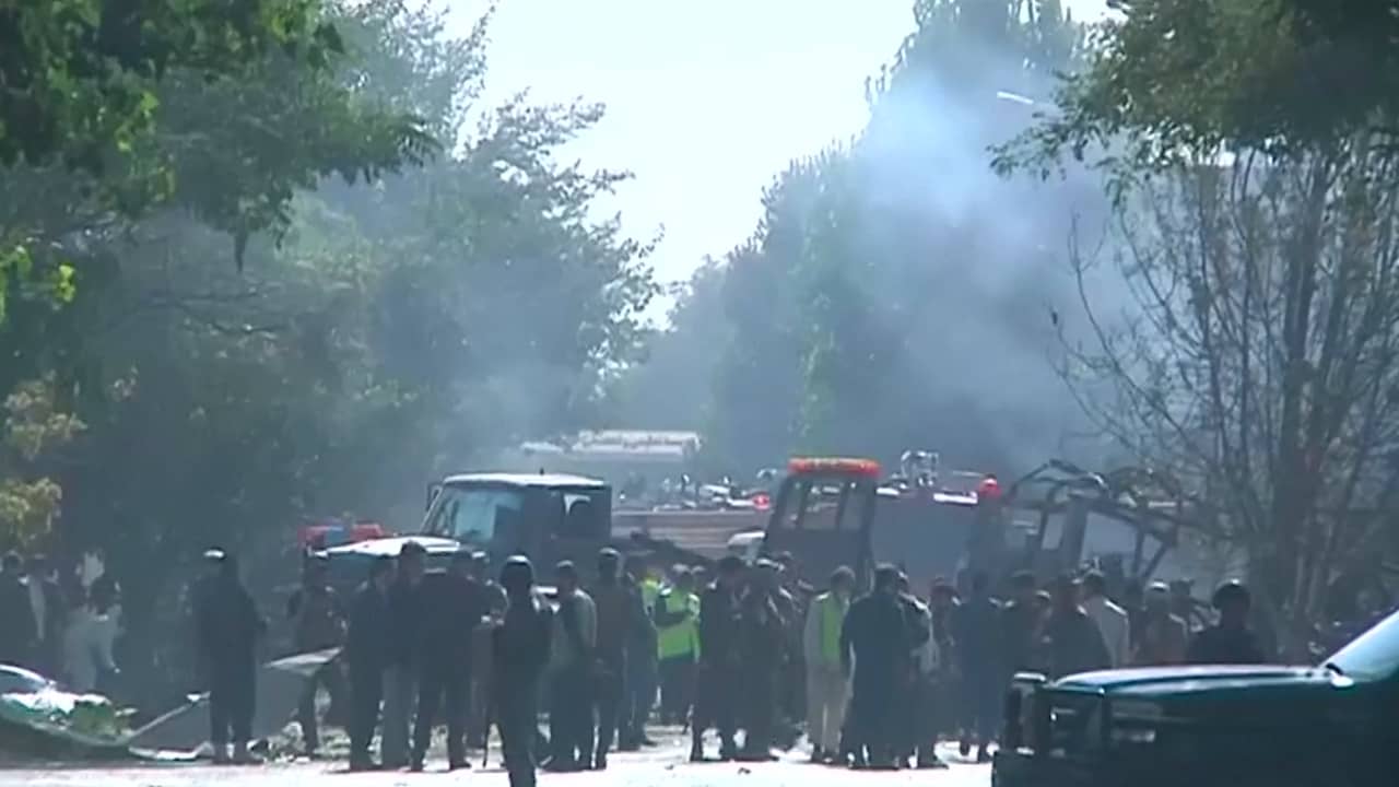 Beeld uit video: Tientallen doden en gewonden bij zelfmoordaanslag Kabul	