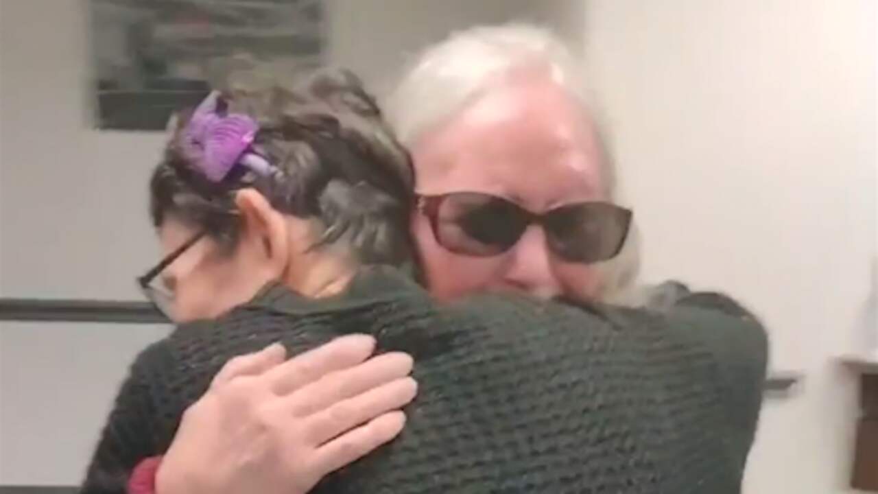 Beeld uit video: Ontvoerde vrouw in VS na vijftig jaar herenigd met moeder