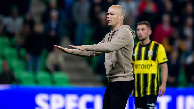 FC Groningen-trainer Danny Buijs roept de fans van de thuisploeg op zich te gedragen.