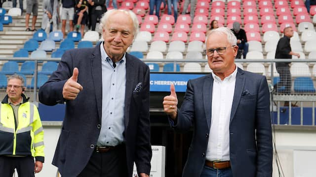Heerenveen-iconen Riemer van der Velde en Foppe de Haan kregen een tribune naar zich vernoemd.