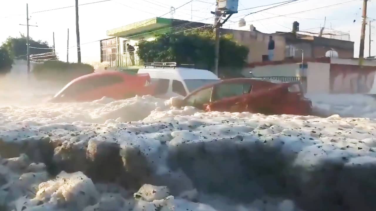 Mexicaanse stad na hagelbuien bedolven onder dikke ijslaag