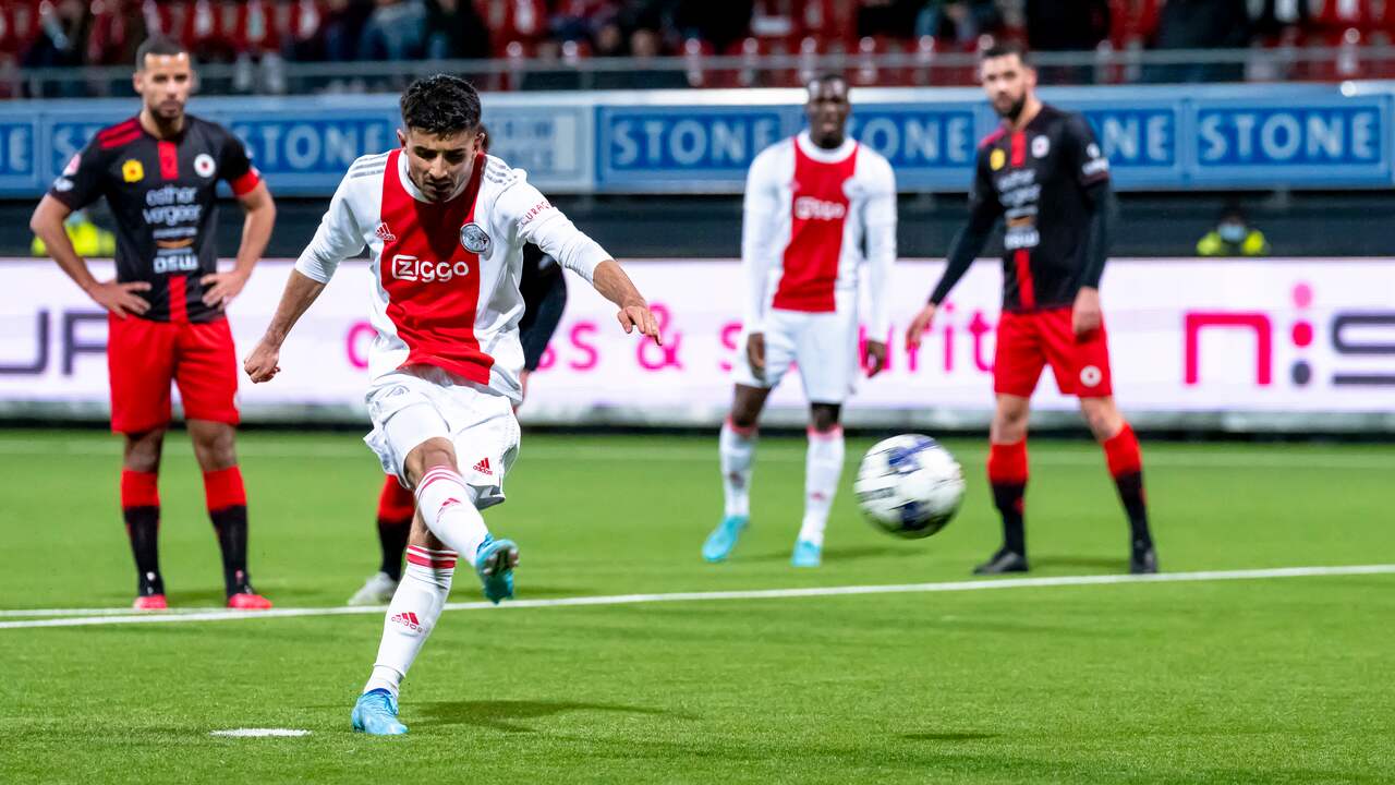 Naci Ünüvar miste een strafschop namens Jong Ajax.