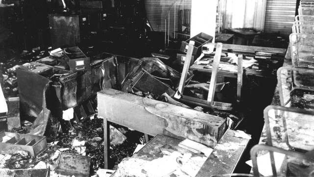 1943: Ravage na een aanslag door het verzet op het Amsterdamse Bevolkingsregister.